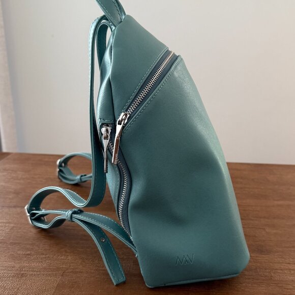 Matt & Nat Aries Backpack Oasis with adjustable straps, like new - Picture 5 of 16